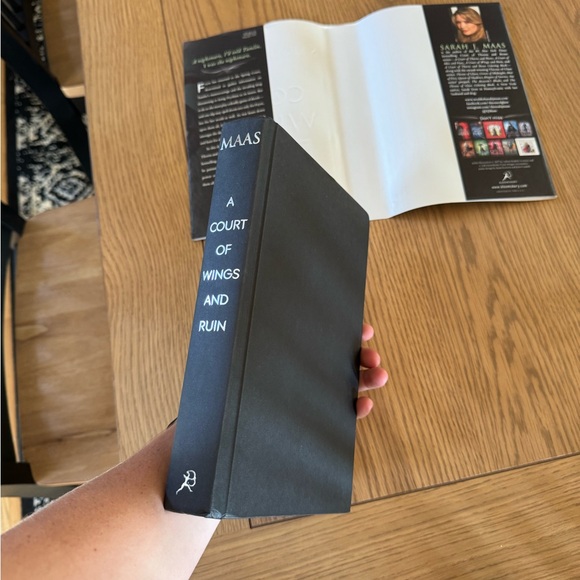 Sarah J Maas OOP A Court of Wings and Ruin - Picture 2 of 8